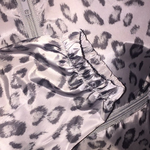 THREAD & SUPPLY WOMEN'S WINDBREAKER SIZE SMALL - Picture 6 of 8